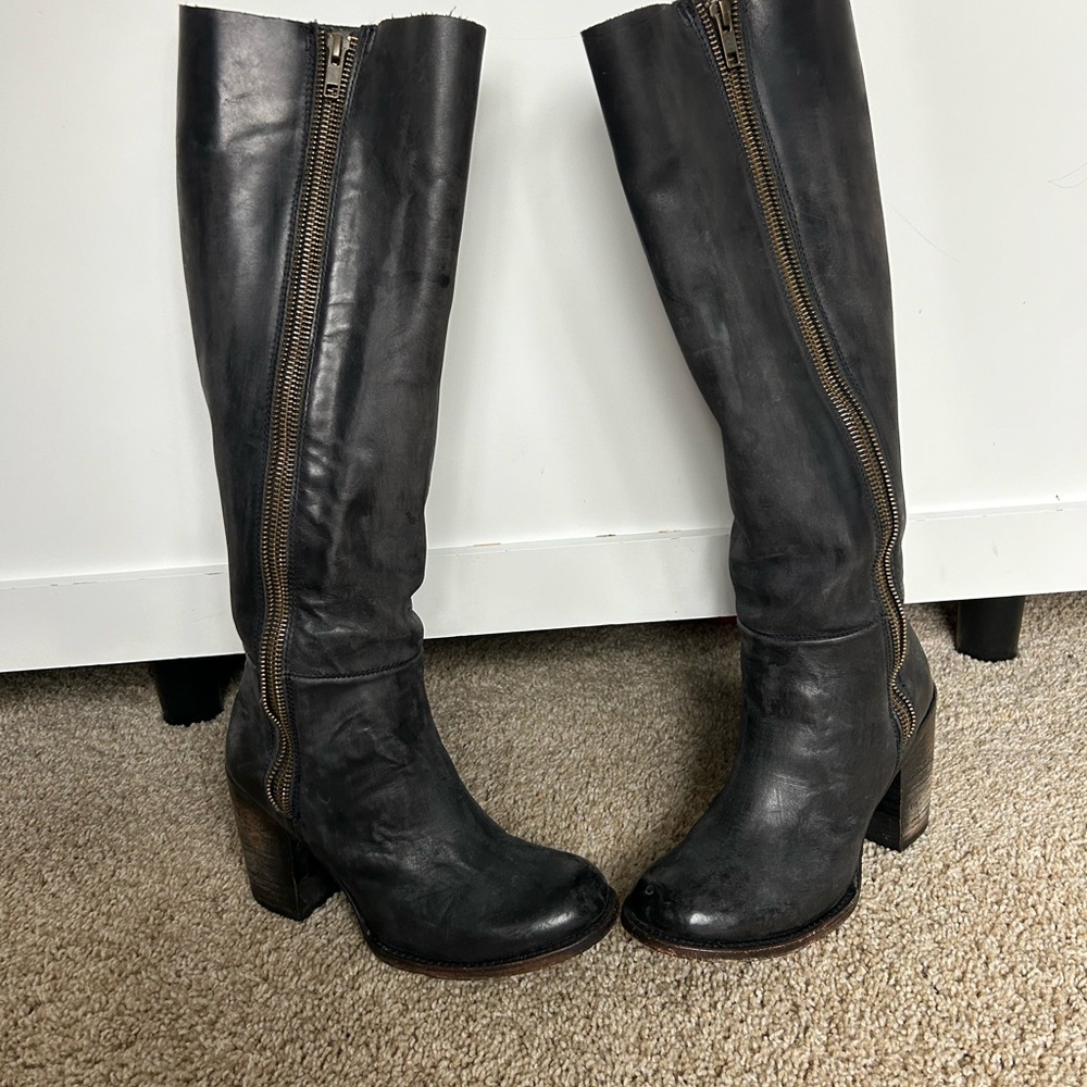 Freebird  size 8 black boots